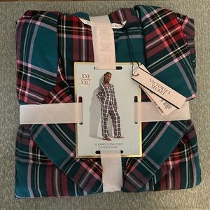 Victoria’s Secret Flannel PJ Set